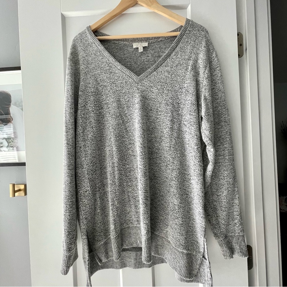 Lucky Brand V-Neck Gray Sweater in Large